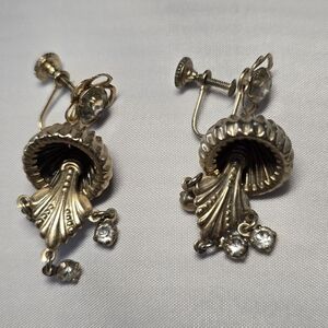 Vintage Gold Tone Screw Back Earrings